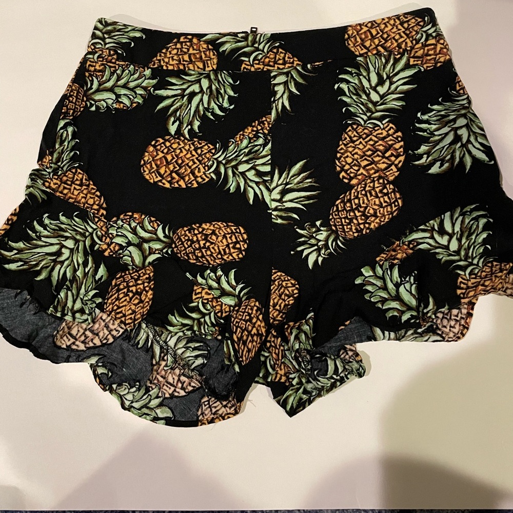 Material Girl black pineapple flowy shorts- medium